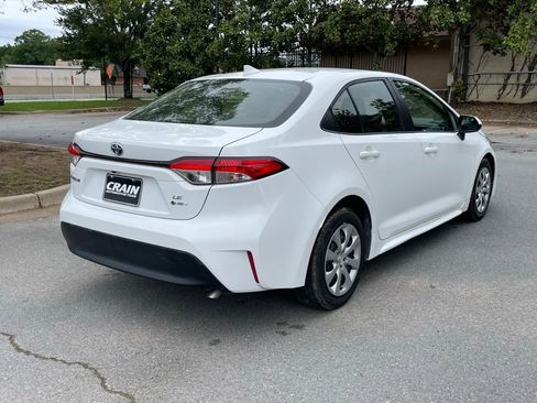 Used 2025 Toyota Corolla LE FWD image 7