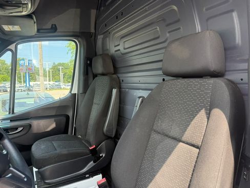 Used 2021 Mercedes-Benz Sprinter 2500 w/ Driver Convenience Package image 17