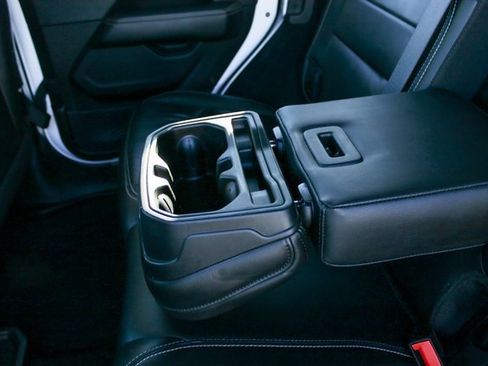 Used 2018 Jeep Wrangler Unlimited Sahara image 32