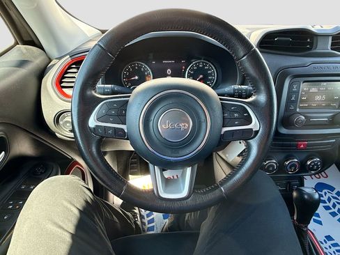 Used 2015 Jeep Renegade Trailhawk image 11