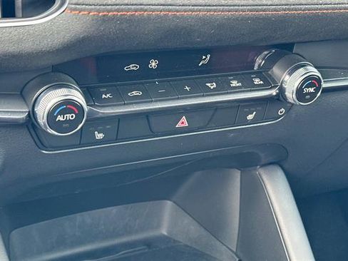 Certified 2025 MAZDA MAZDA3 Carbon image 21
