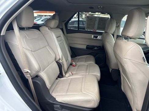 Certified 2023 Ford Explorer Platinum w/ Technology Package image 28