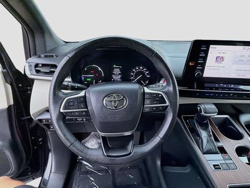 Used 2021 Toyota Sienna XLE FWD image 10