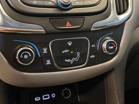 Used 2021 Chevrolet Equinox LS AWD/4WD image 15