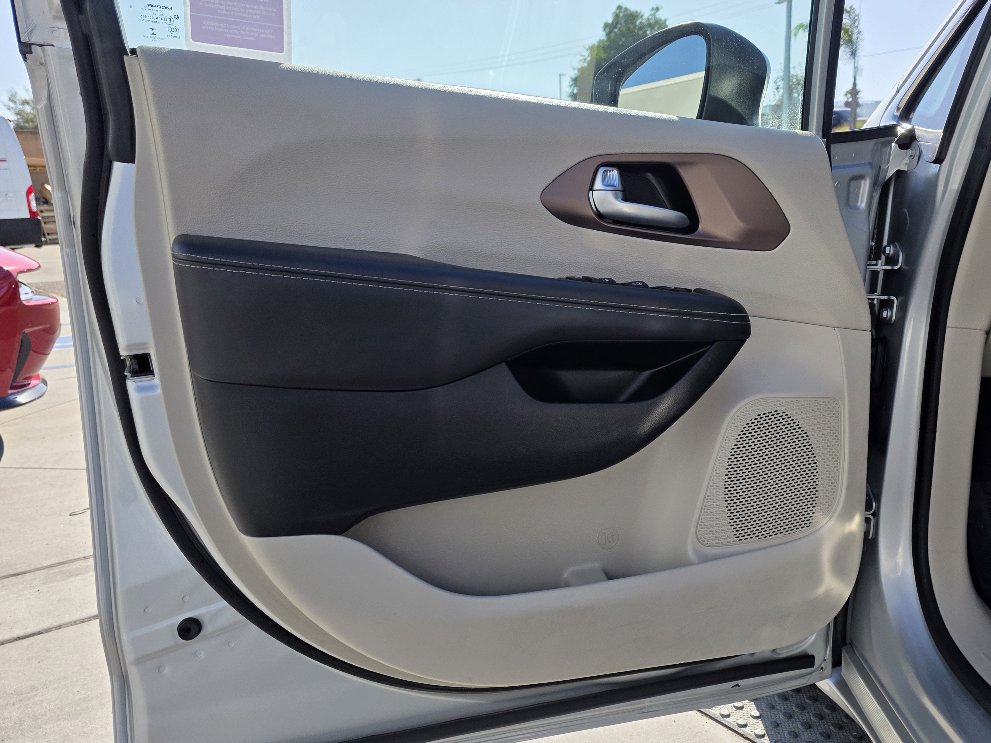 Certified 2023 Chrysler Voyager LX FWD image 11
