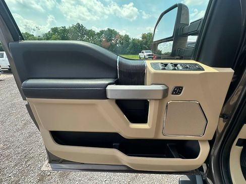 Used 2021 Ford F250 Lariat w/ Lariat Value Package AWD/4WD image 5