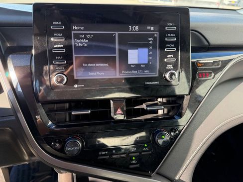 Used 2022 Toyota Camry SE image 21