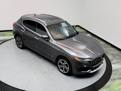 Used 2018 Maserati Levante GranLusso AWD/4WD image 33