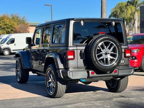 Used 2024 Jeep Wrangler Unlimited image 18