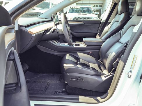 Used 2023 Tesla Model Y Long Range AWD/4WD image 2