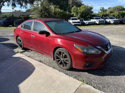 Used 2017 Nissan Altima 2.5 SR w/ Midnight Edition Package FWD image 1