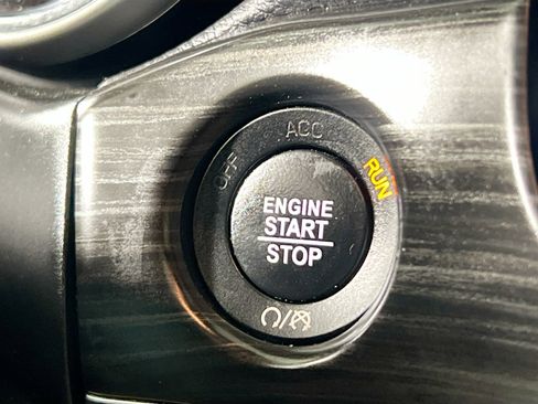 Used 2020 Jeep Grand Cherokee Limited image 24