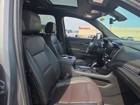Used 2023 Chevrolet Traverse High Country w/ LPO, Cargo Package FWD image 9
