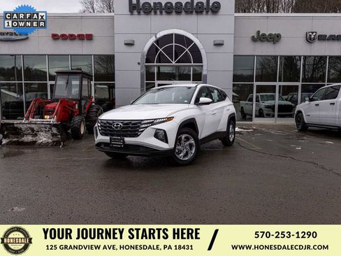 Used 2023 Hyundai Tucson SE image 1
