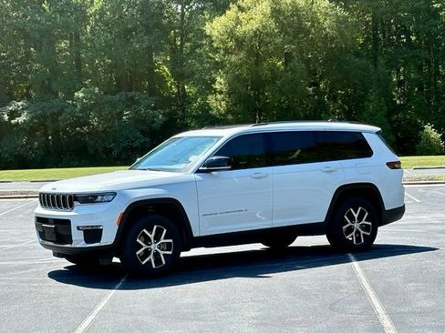 Used 2023 Jeep Grand Cherokee L Limited w/ Luxury Tech Group II AWD/4WD image 2