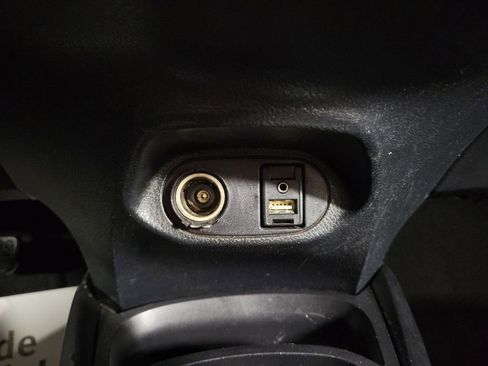 Used 2016 Toyota Yaris L image 17