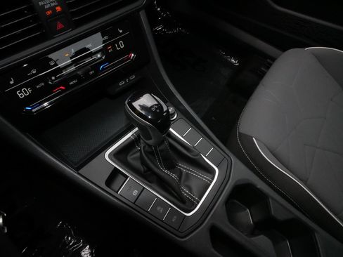 Certified 2025 Volkswagen Jetta Sport image 24