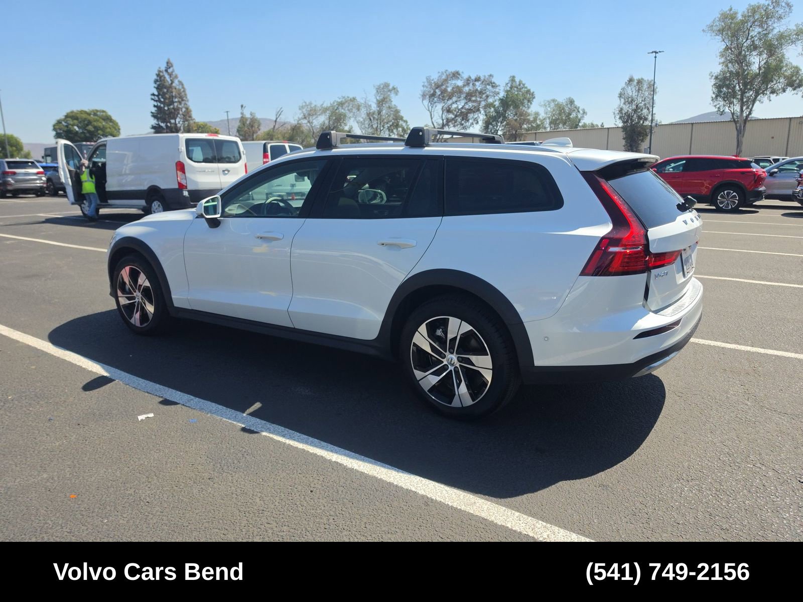 Used 2025 Volvo V60 B5 Cross Country Plus AWD/4WD image 5