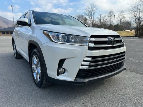 Used 2017 Toyota Highlander Limited image 1