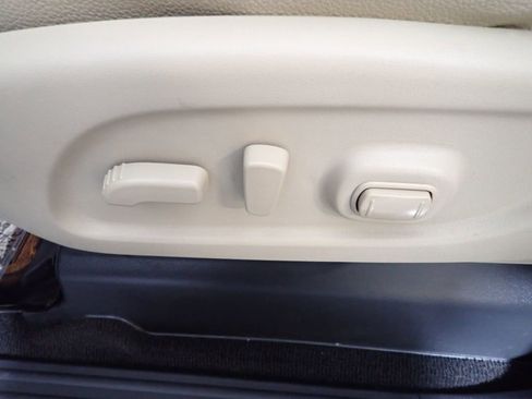 Used 2016 Nissan Titan SL image 29