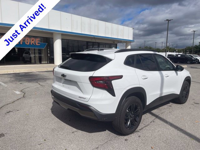 Used 2024 Chevrolet Trax ACTIV w/ Sunroof Package FWD image 4