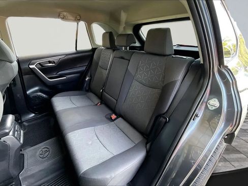 Used 2021 Toyota RAV4 XLE image 17