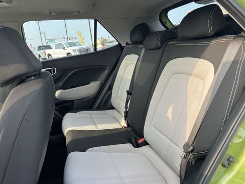 Used 2022 Hyundai Venue SEL FWD image 32