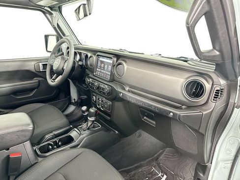 Used 2023 Jeep Wrangler Unlimited w/ Sun & Screen Package AWD/4WD image 31