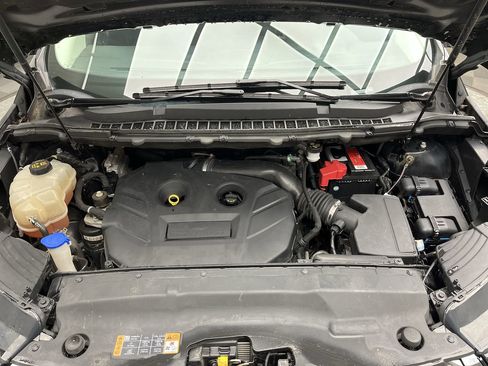 Used 2018 Ford Edge SE image 23