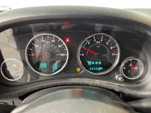 Used 2015 Jeep Wrangler Unlimited Rubicon w/ Connectivity Group AWD/4WD image 5
