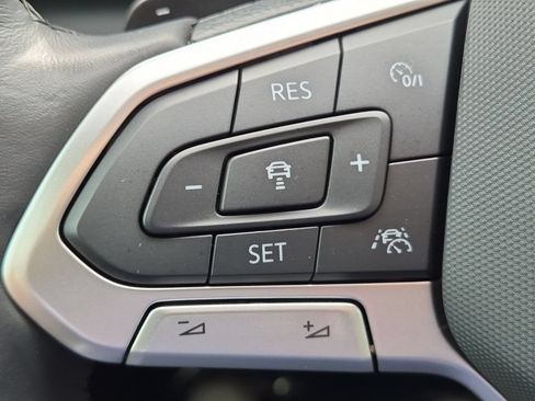 Used 2024 Volkswagen Atlas Cross Sport SEL R-Line AWD/4WD image 17