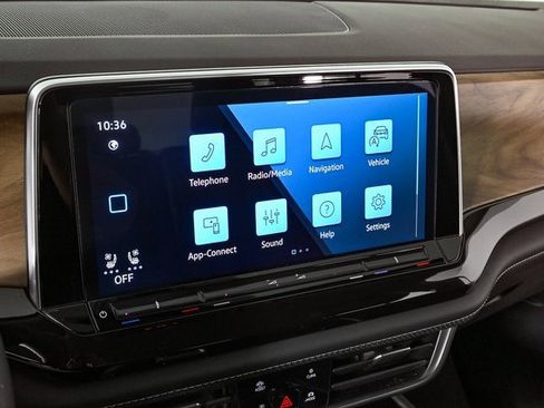 Certified 2025 Volkswagen Atlas SE image 7