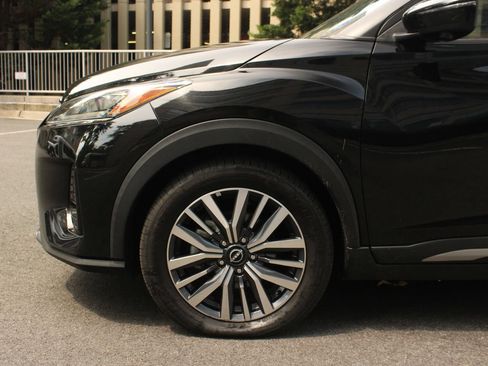 Used 2024 Nissan Kicks SR FWD image 11