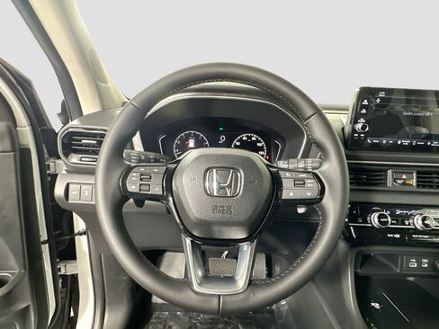 New 2025 Honda Pilot EX-L image 8
