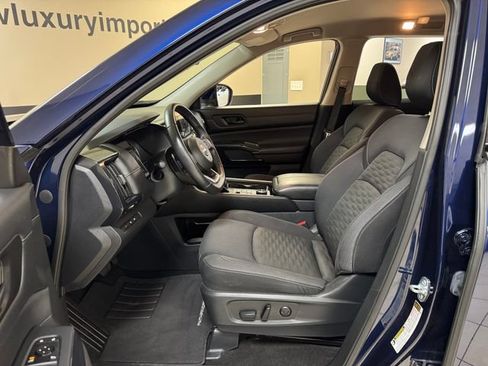 Used 2025 Nissan Pathfinder SV AWD/4WD image 8