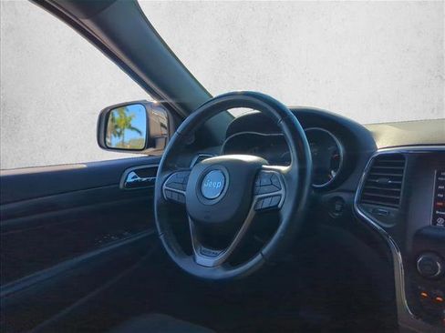 Used 2019 Jeep Grand Cherokee Laredo image 27