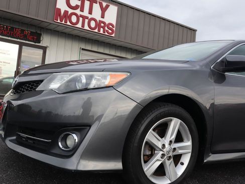 Used 2014 Toyota Camry SE w/ Leather Package FWD image 24