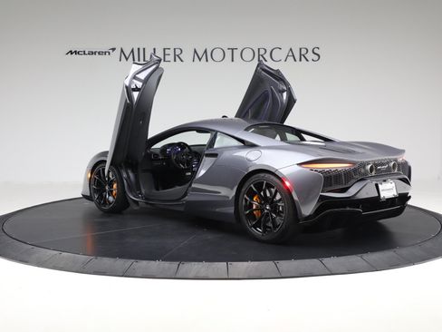 Used 2024 McLaren Artura RWD image 16