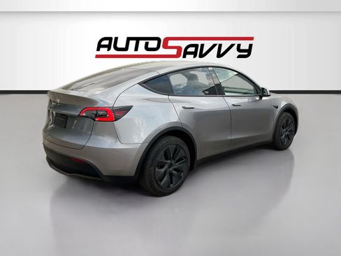 Used 2024 Tesla Model Y Long Range RWD image 7