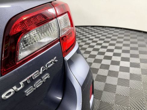 Used 2017 Subaru Outback 3.6R Limited AWD/4WD image 11