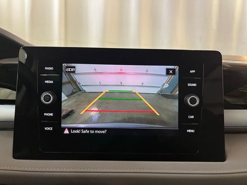 Certified 2025 Volkswagen Taos SE image 20