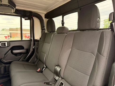 Used 2021 Jeep Gladiator Sport AWD/4WD image 19