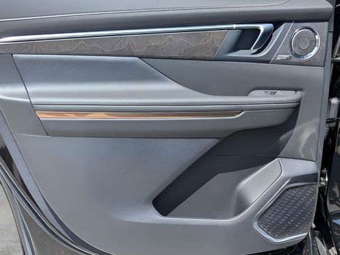 New 2026 Buick Enclave Avenir w/ Super Cruise Package image 12