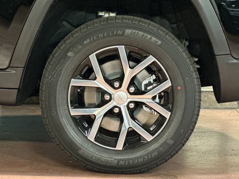 New 2025 Jeep Grand Cherokee L Limited image 26