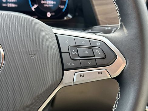 Used 2025 Volkswagen Atlas SE image 24