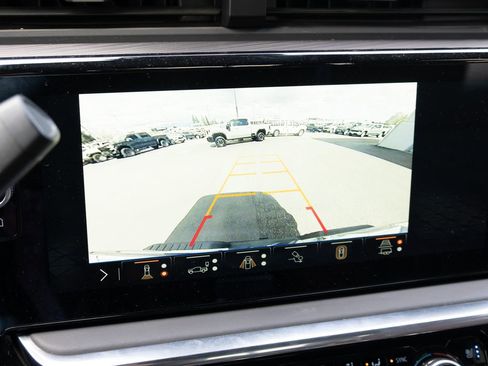 Used 2024 GMC Sierra 3500 Denali Ultimate AWD/4WD image 3