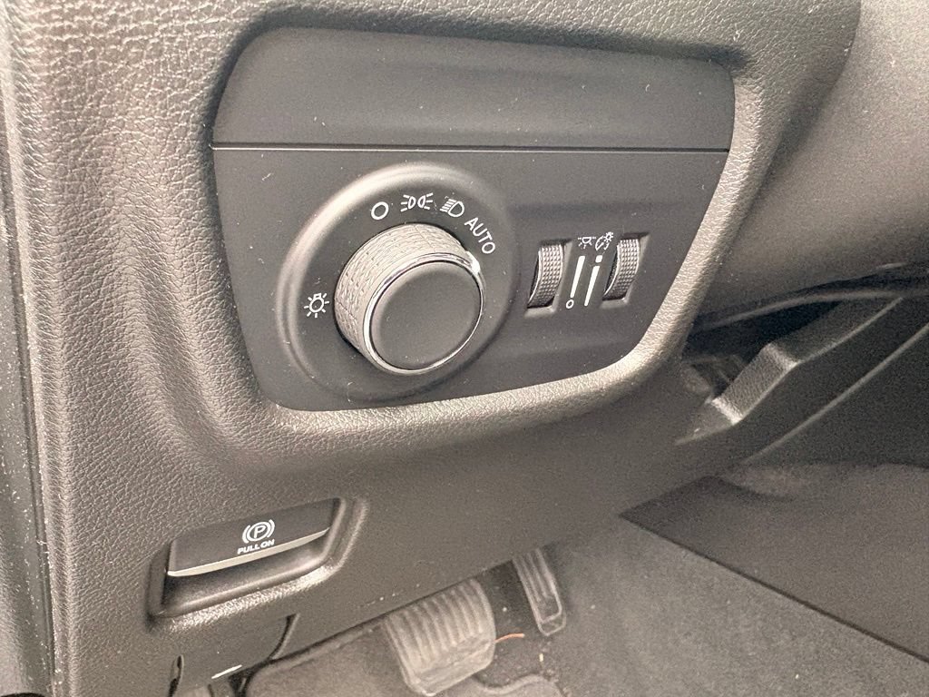 Used 2023 Jeep Grand Cherokee L Laredo AWD/4WD image 13