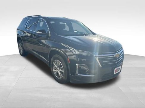 Used 2024 Chevrolet Traverse LT image 3