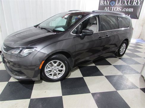 Used 2021 Chrysler Voyager Lxi image 10