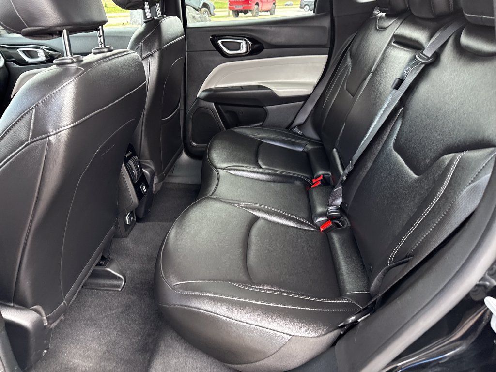 Used 2025 Jeep Compass Limited AWD/4WD image 25